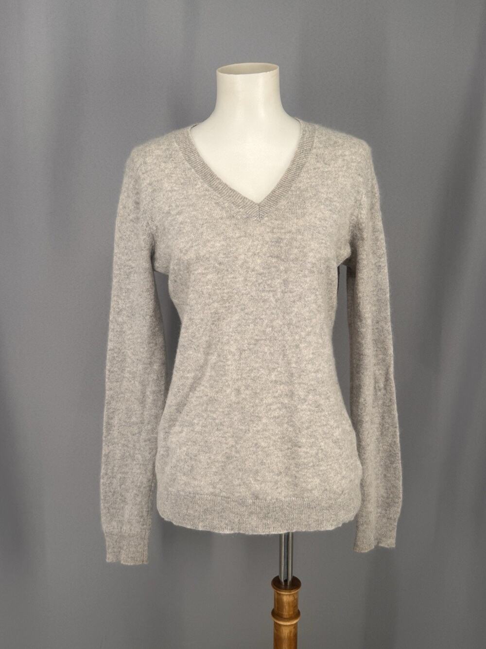 Charter Club Sweater Woman’s Small Gray 2-Ply 100% Cashmere V-neck Old Money